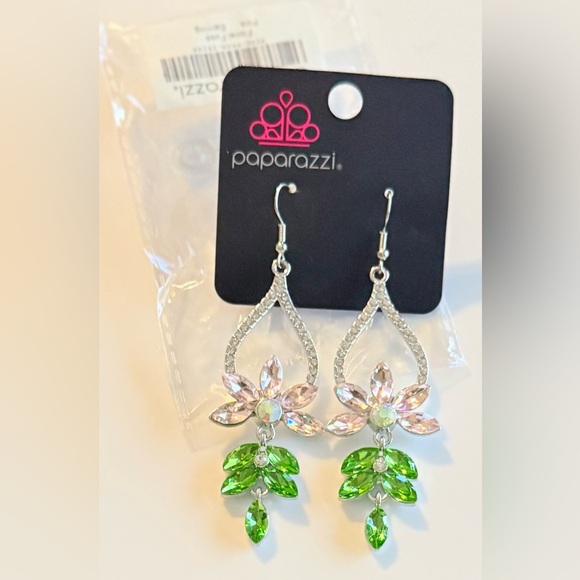 paparazzi Jewelry - Paparazzi Silver and Blush Pink Floral Earrings